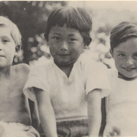 Han Sen (Mitte) als Schüler der Odenwaldschule Anfang der 1930er Jahre.